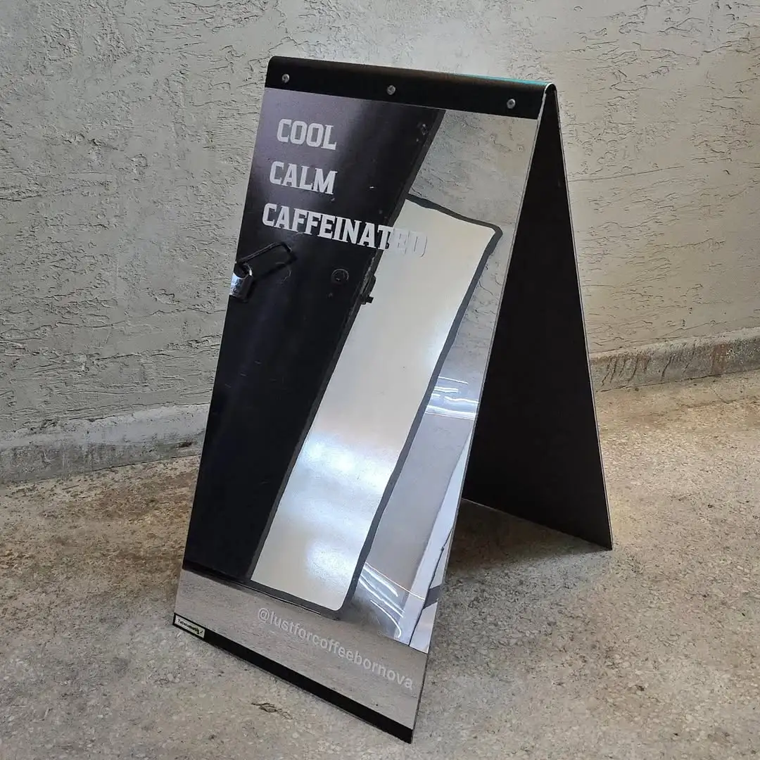 Señal de tráfico reflejada - Imagen 6