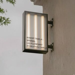 Minimalistinen LED-loisteputkivalaistu katosmainos - esteettinen ja toimiva ratkaisu nykyaikaisille yrityksille