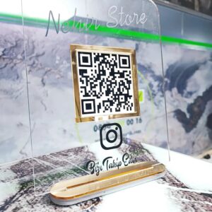 QR-kódos közösségi média tábla Instagramra, Facebookra, YouTube-ra és weboldalakra