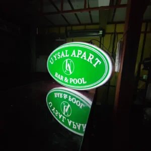 Ellipszis alakú tábla (megvilágított, kétoldalas)