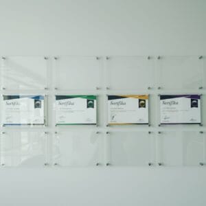 Şeffaf Pleksi Sertifika Çerçevesi – Vidalı Model, 2 Katmanlı 3 mm Pleksi